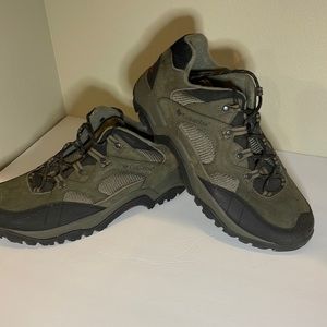 Men’s size 13 Columbia shoes